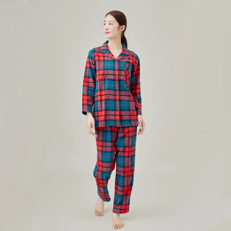 Женская пижама из окрашенной в пряже фланели.10