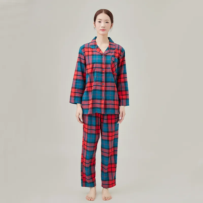 Женская пижама из окрашенной в пряже фланели.11