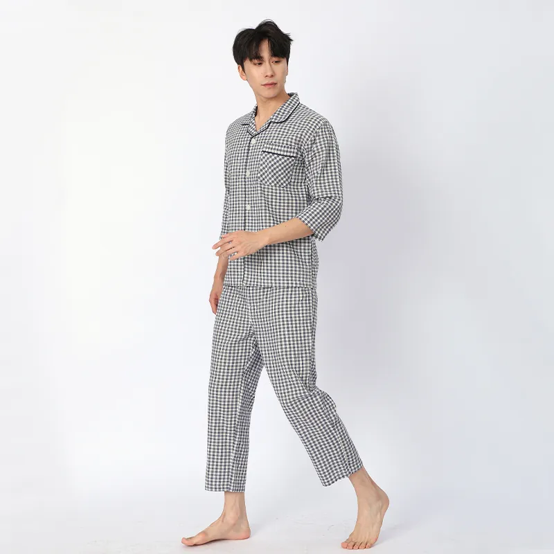 Пижама из 100% хлопка с рукавами три четверти и брюками длиной девять четвертей.3