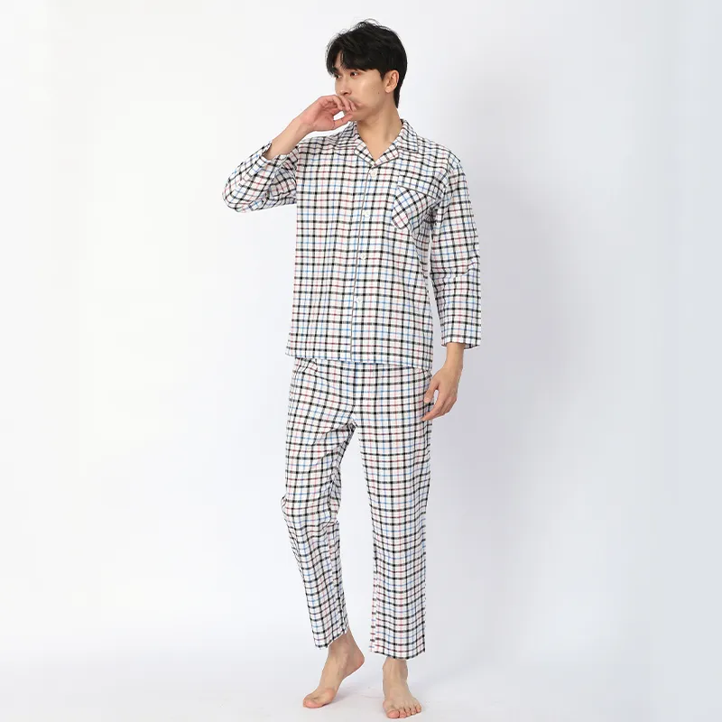 Пижама с длинными рукавами из 100% хлопка, сшита из ткани сирсакер, окрашенной в пряже.2