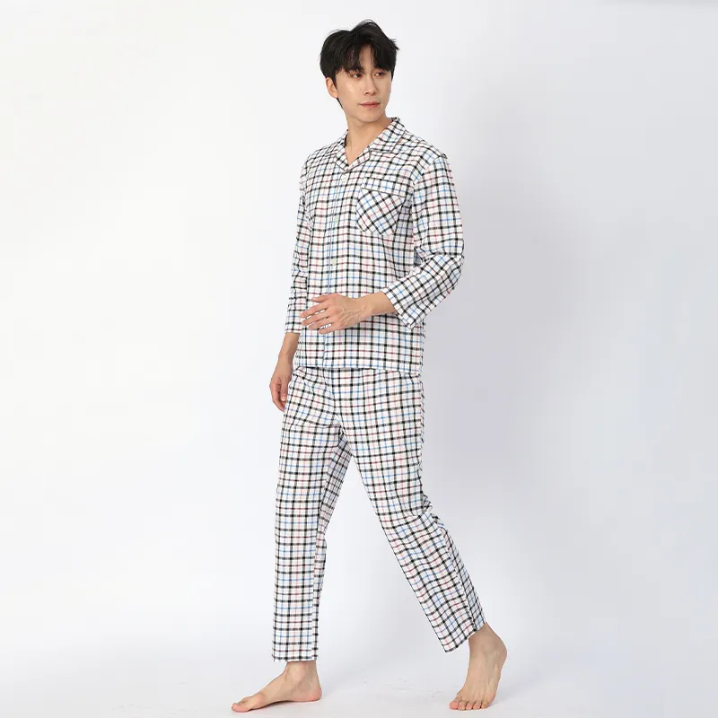 Пижама с длинными рукавами из 100% хлопка, сшита из ткани сирсакер, окрашенной в пряже.3